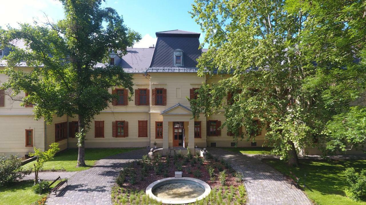 Fonix Wellness Resort Csitár Buitenkant foto